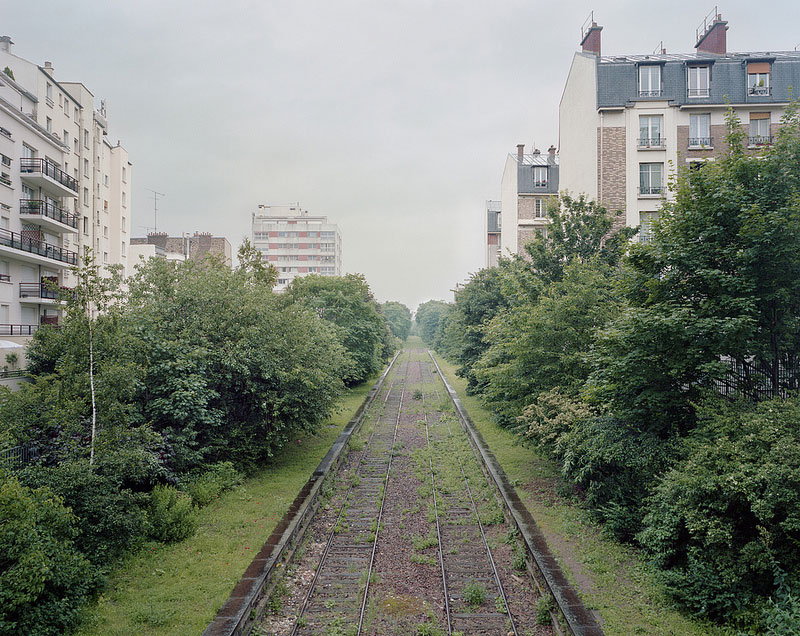 Illustration for article titled The Overgrown, Disused Railway That Still Runs Around Paris